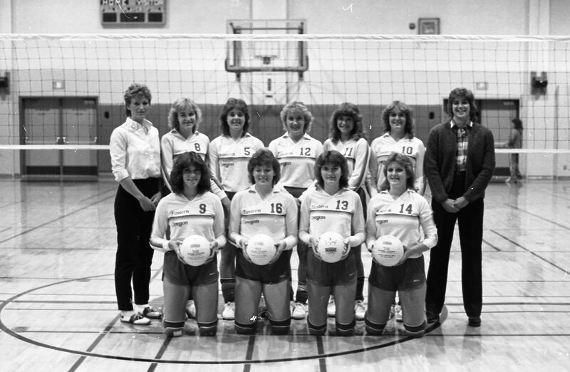 1983 Volleyball Team 03