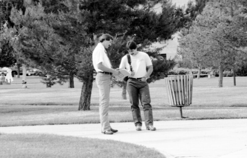 1986 Student Consults Professor 03