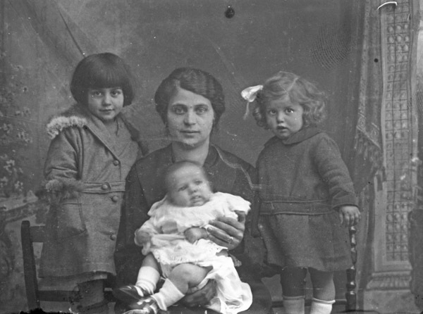 Oregon, Mother & Children