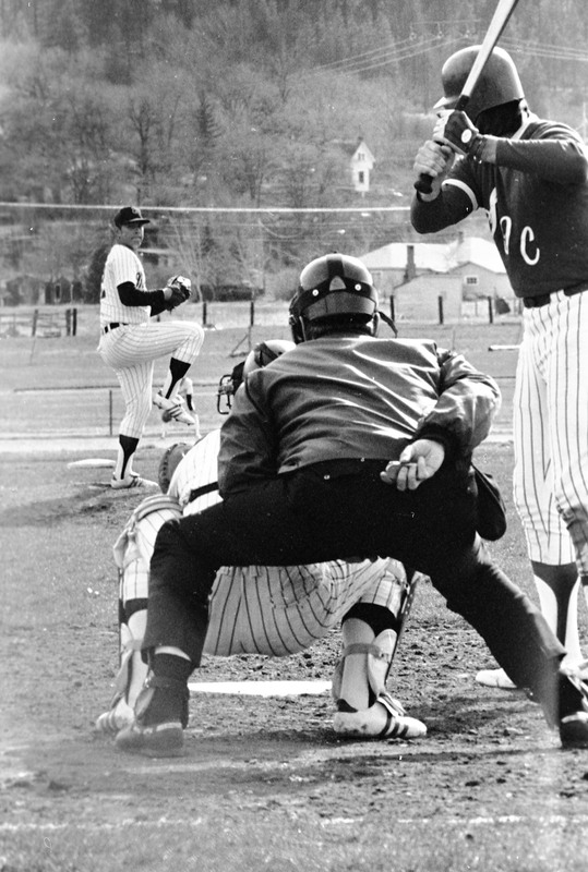 1974 Baseball Action 02