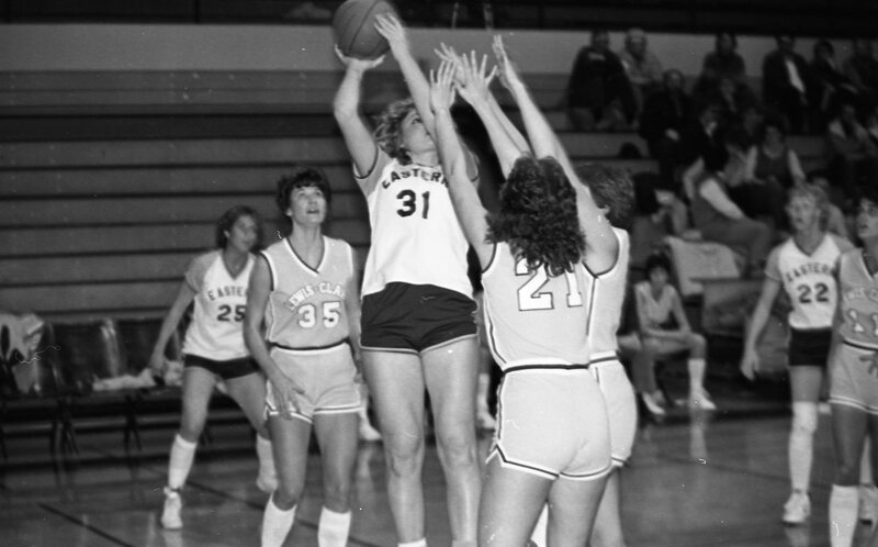 1985 Women's Basketball Action, EOSC vs. LCSC 02