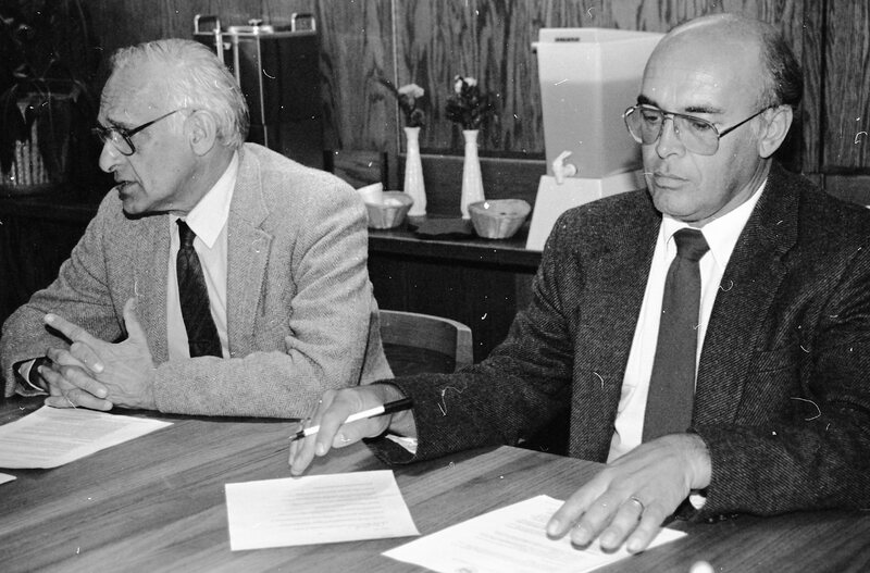 1987 Meeting, Signing 14