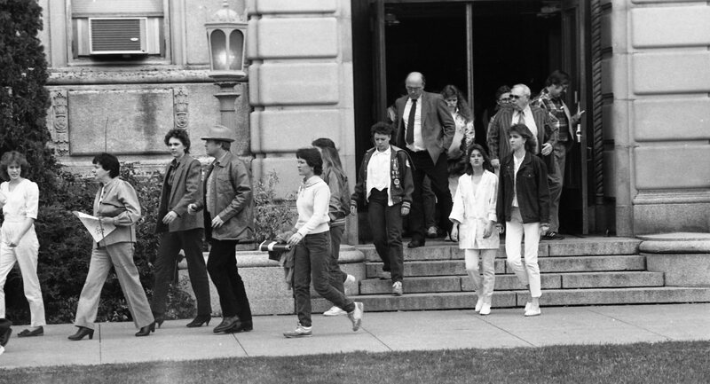 1986 Students & Employees, Walking 11