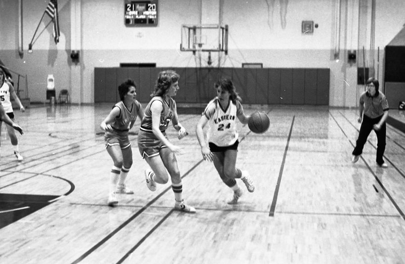 1982 Women's Basketball, EOSC vs. Lewis &amp; Clark, Action 08