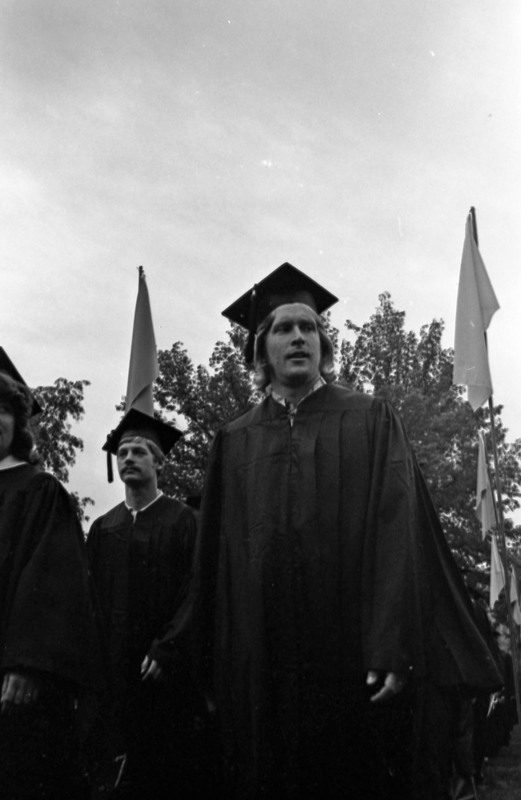 1977 Graduation, Graduates Walk 04