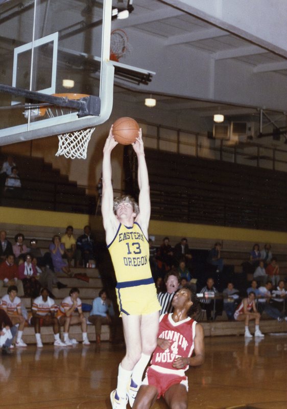 90's Basketball Action 6-1