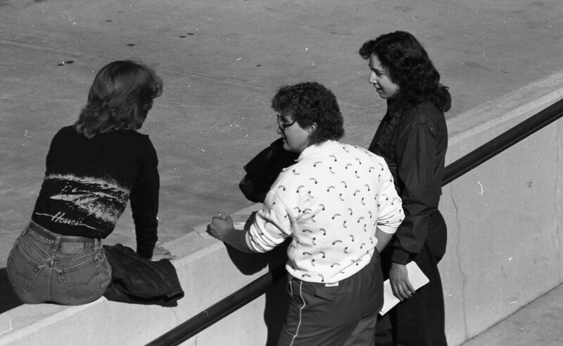1985 Students, September Outdoor Candid Shots 04