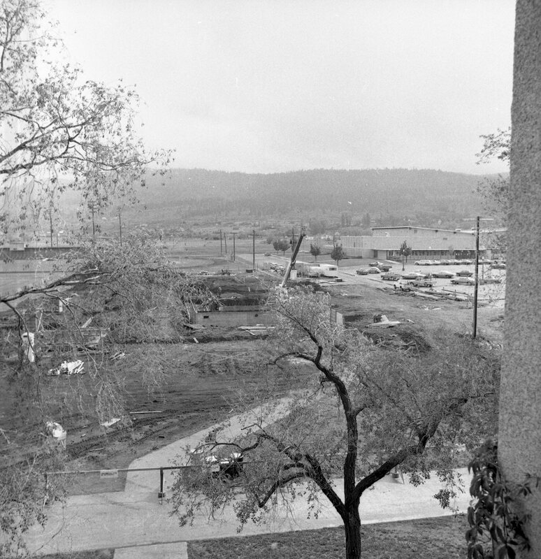 1972 Hoke Hall Construction 04