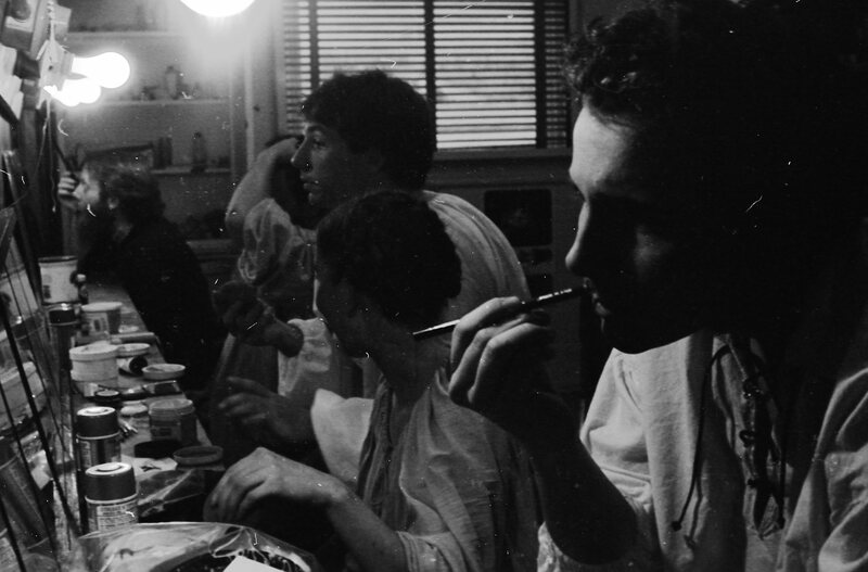 70's Theater Makeup Room 02