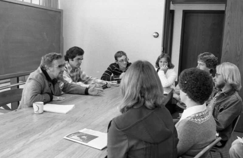 1978 Transfer Students with University Leaders 03
