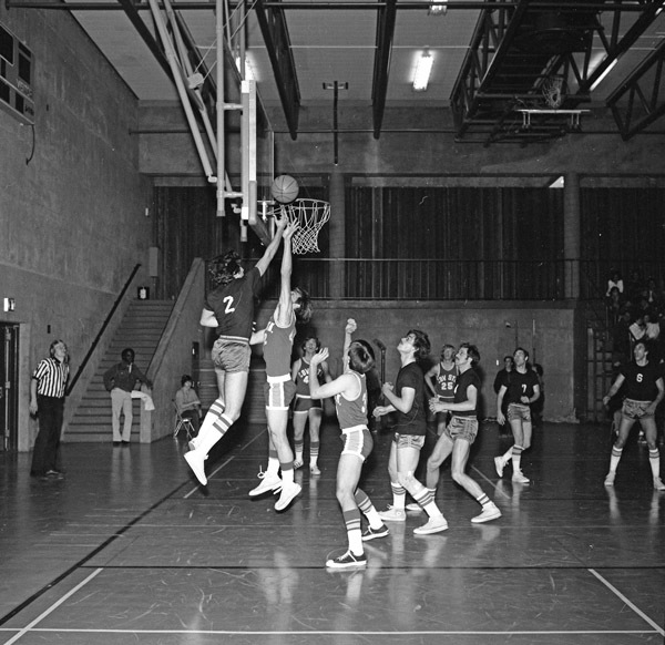 California, Basketball Game 1