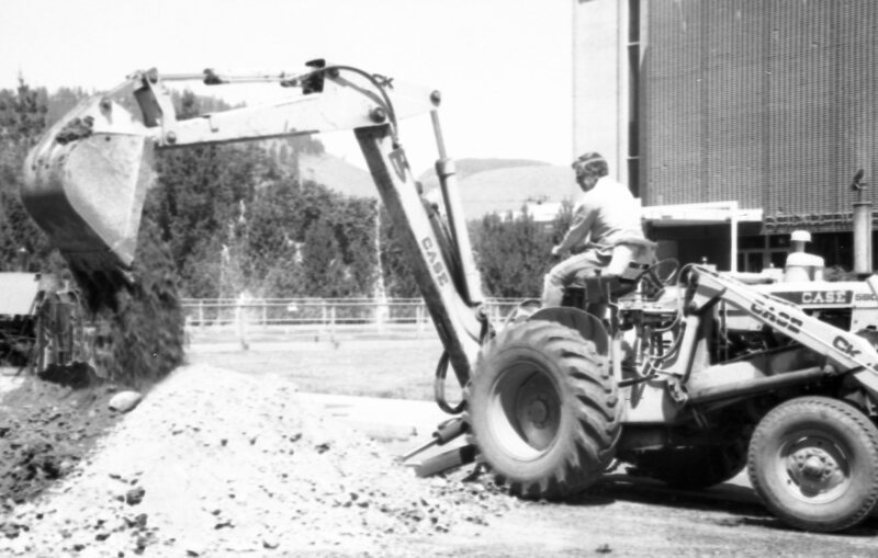 1985 Employees, Digging 03