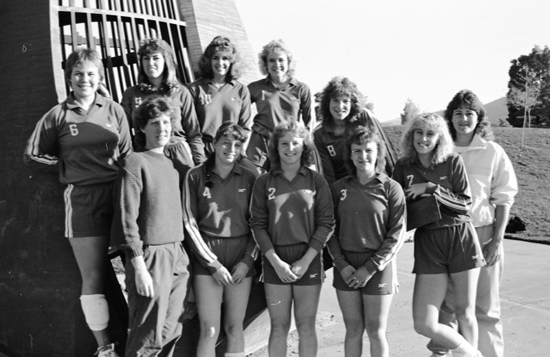 1987 Volleyball Team 01