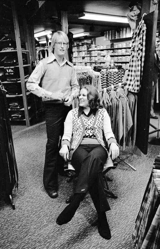 1974 Students, Shopping A 03