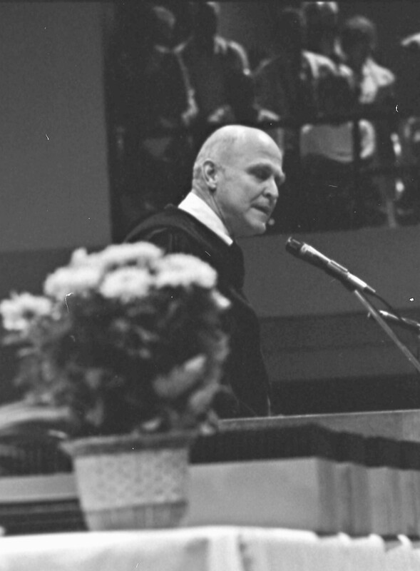 1989 Graduation, Speaker Tom Bartlett 02