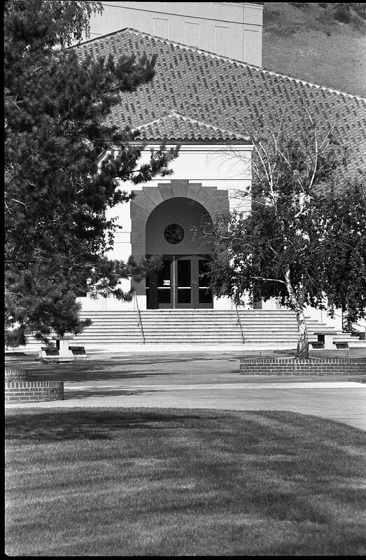 1991 Loso Hall Entrance 02