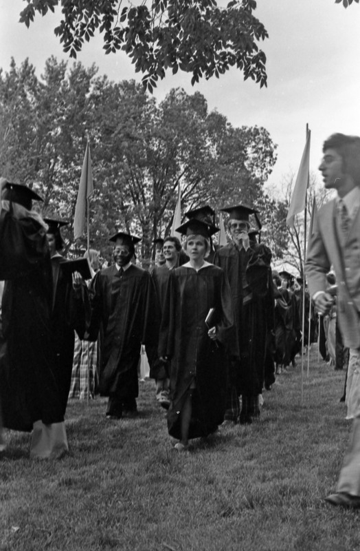 1977 Graduation, Graduates Walk 06