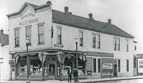 La Grande, Moon Drug &amp; GRV House
