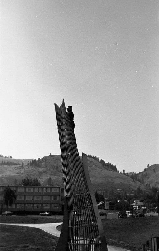 1981 Sculpture, Amphitheater Install 04