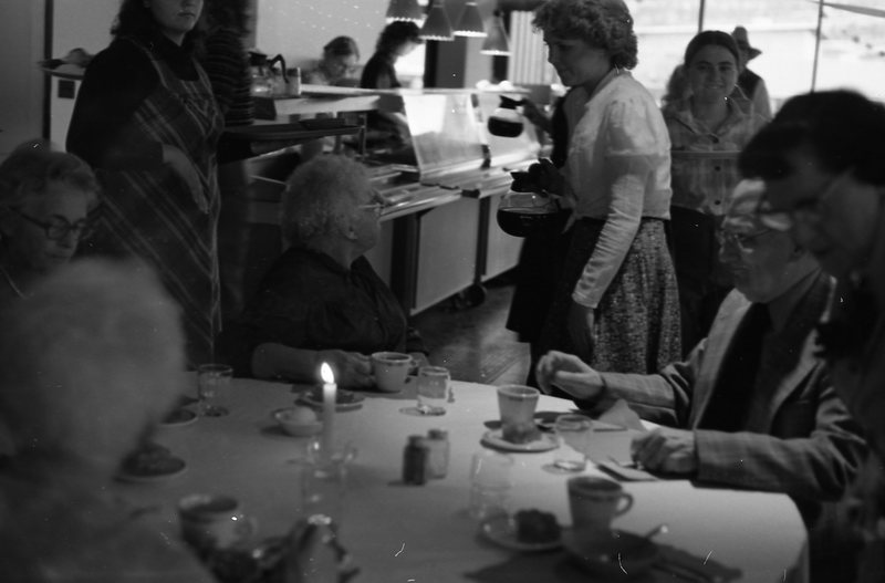 1981 Students Serve Elderly 02