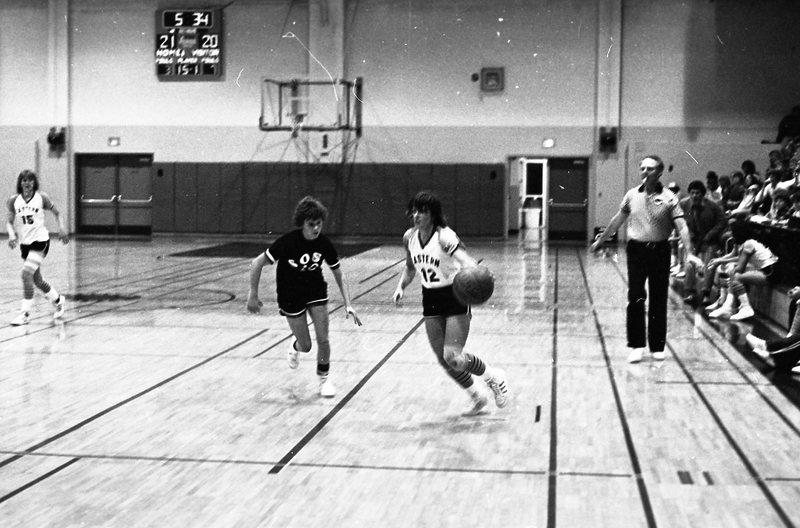 1982 Women's Basketball, EOSC vs. Southern Oregon State College, Action 06