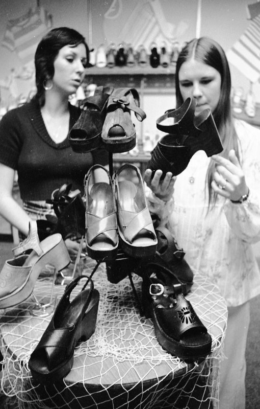1974 Students, Shopping C 01