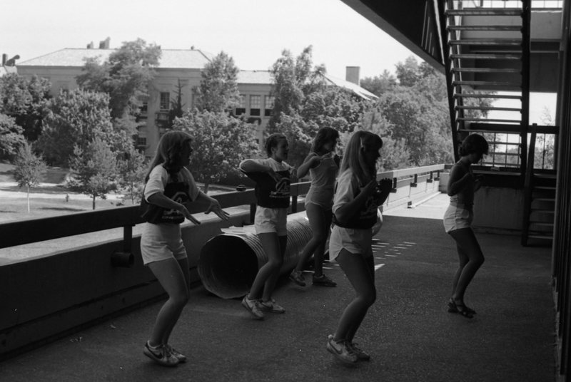 1981 Cheerleaders Practice 02