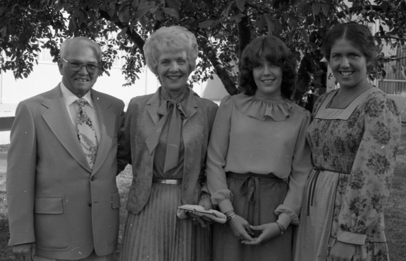 1981 Student, Lisa Manning and June McDonald With Family