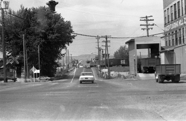 Island City, Street Scene