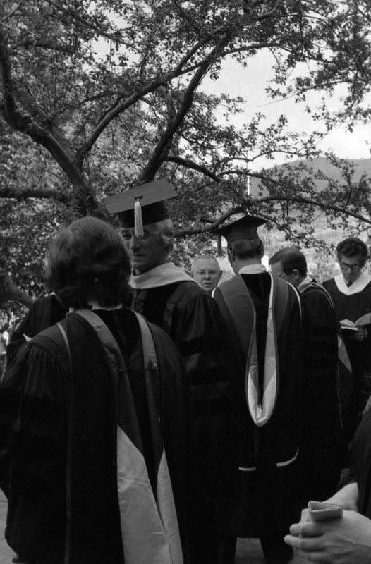 1981 Graduation, Faculty Outdoors 04