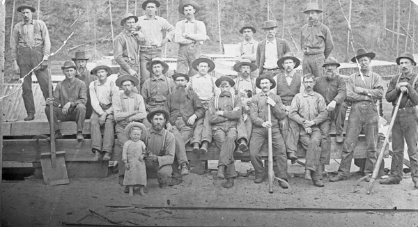 Elgin, McIntyre Sawmill Crew
