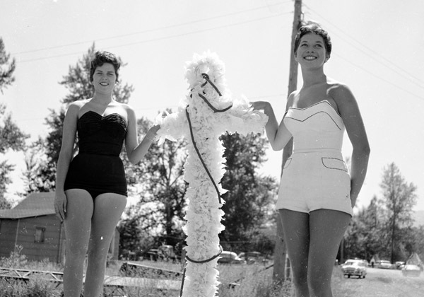 1956-57 Parade, Swimsuit Beauties 4