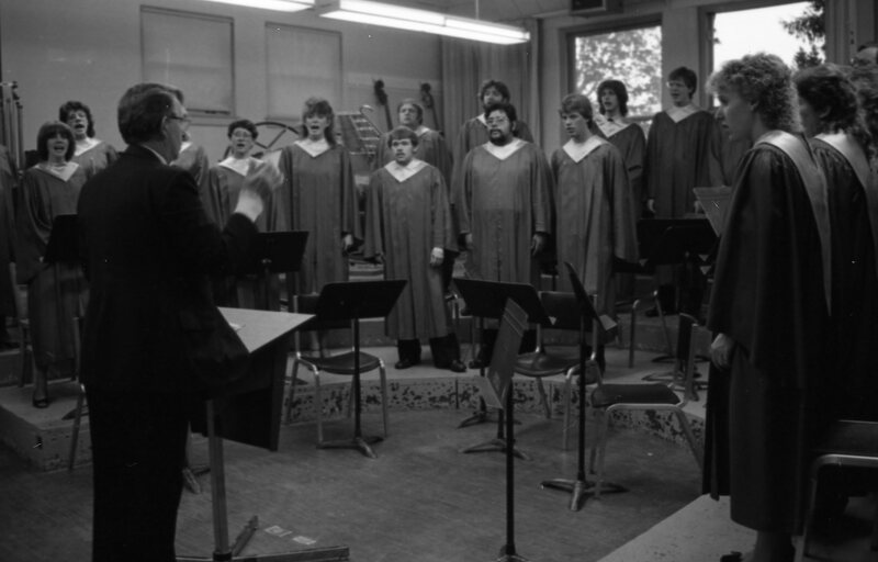 1985 April, Choir 07