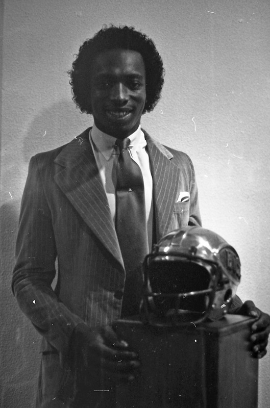 1981 Football Players with Trophy 05