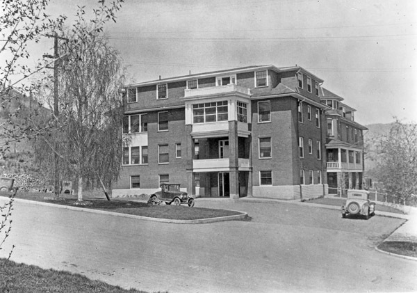 La Grande, Hospital 3