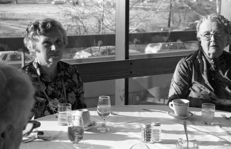 1984 Students Serve Thanksgiving Dinner for Senior Citizens 13