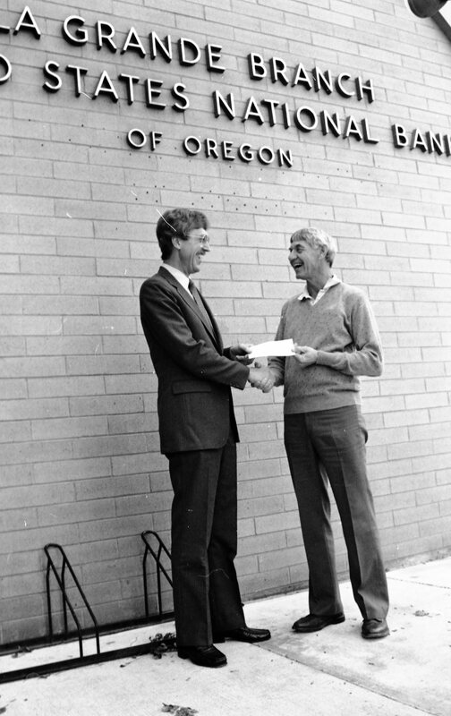 1986 Check Presentation, United Way 05