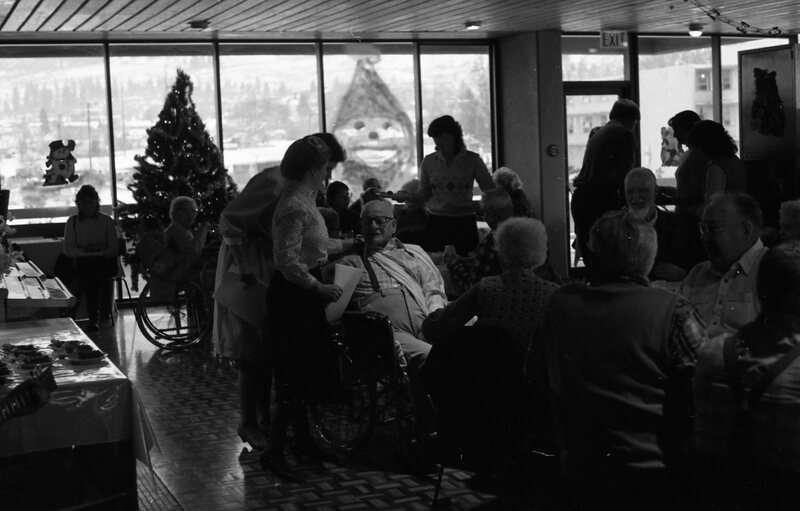1983 Students Serve Elderly 05