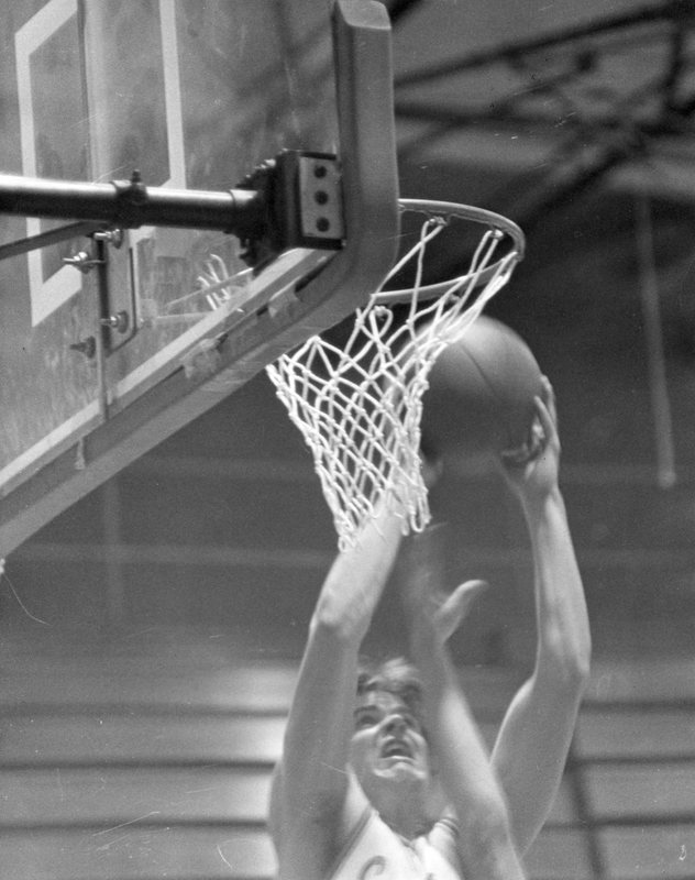 1983 Men's Basketball Action 04