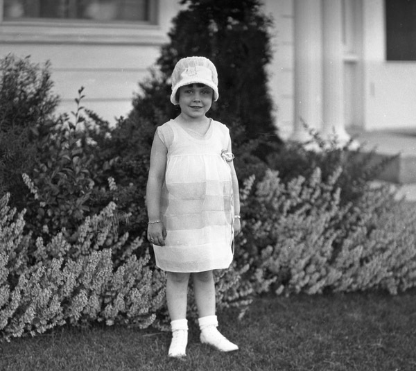 Reuter Group-YY, Girl 3