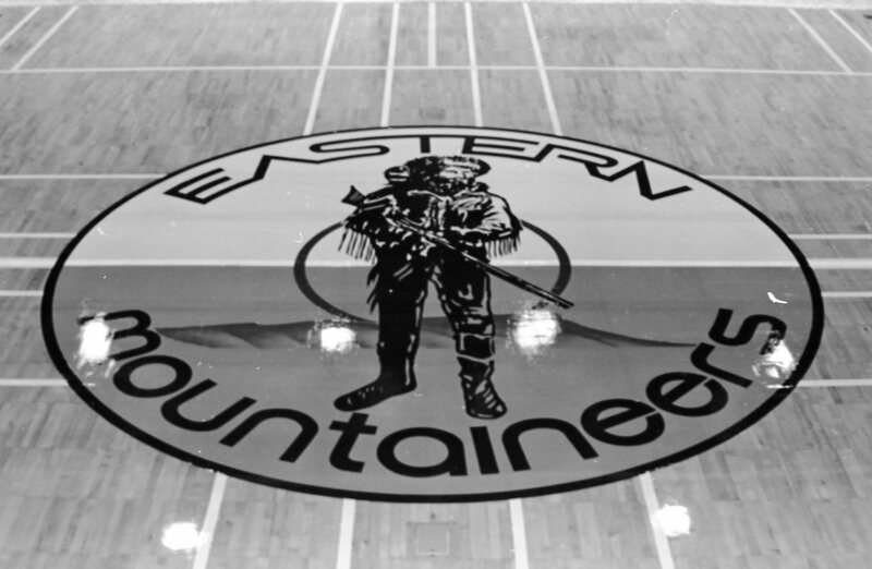 1987 Quinn Coliseum, Logo 02
