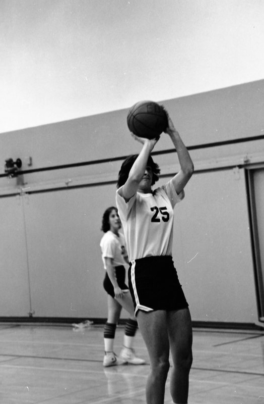1980 Women's Basketball Action 11