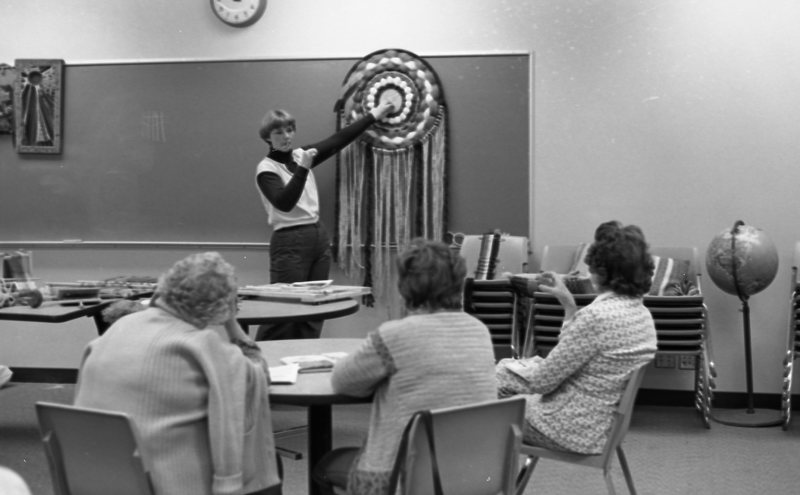 1978 Grande Ronde Mini College, Weaving 01