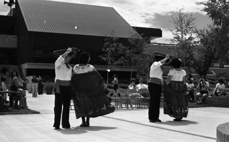 1978 Mexican Dancers 02