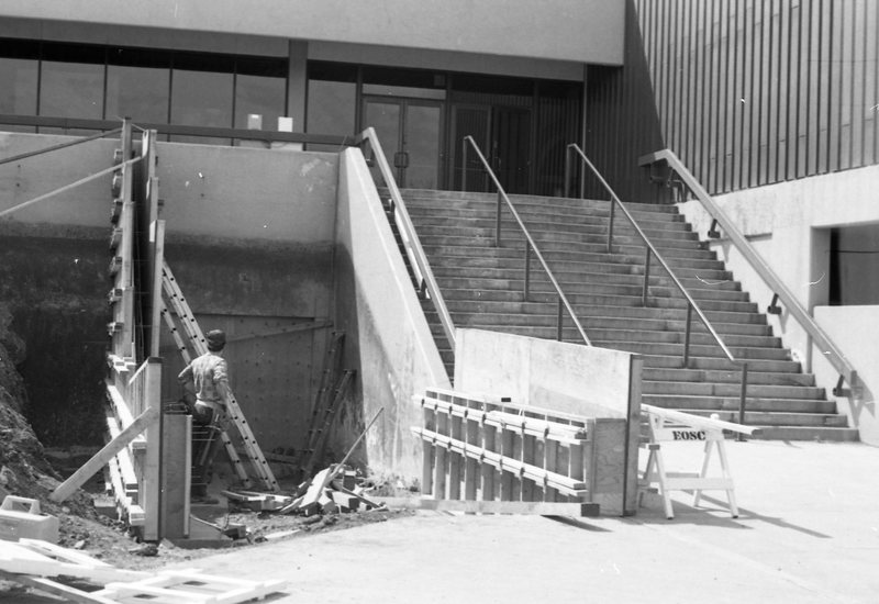 1981 Hoke Hall Entrance Construction 06