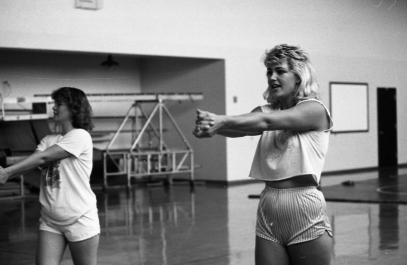 1985 Cheerleaders Practice 01