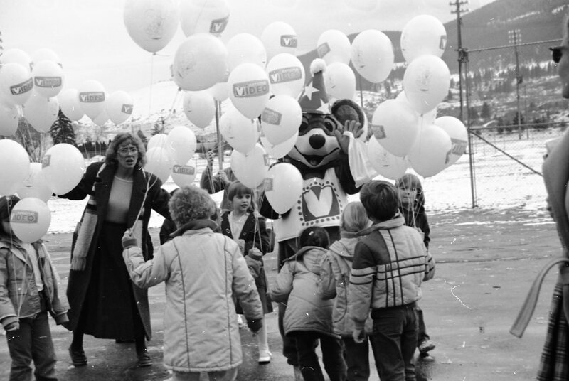 1986 Ackerman Elementary School,  Balloons 02