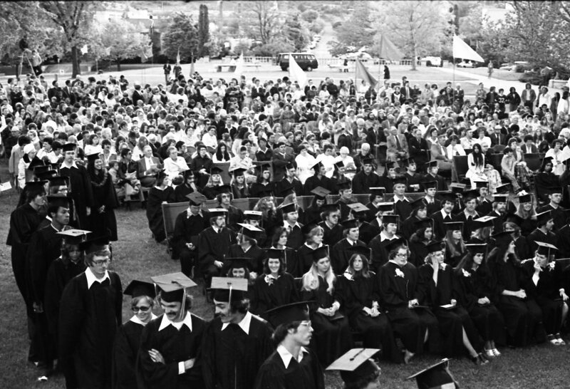 1976 Graduation 27
