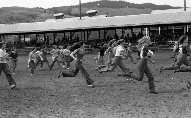 1981 Rodeo, Calf Dressing 01