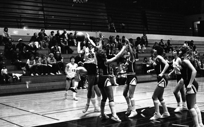 1982 Women's Basketball, EOSC vs. Oregon Tech, Action 06
